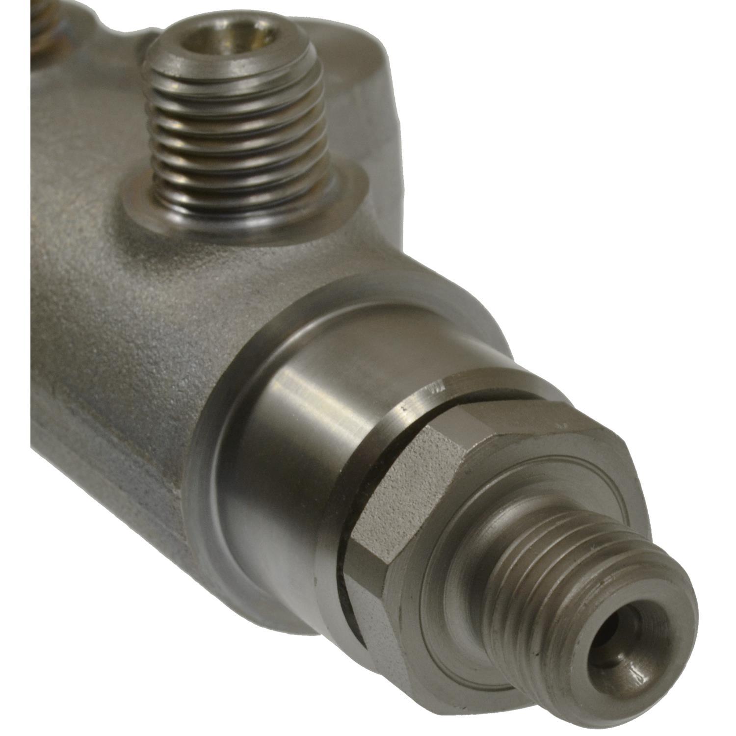 BWD IR7 Fuel Injector Rail product image 1 of 5