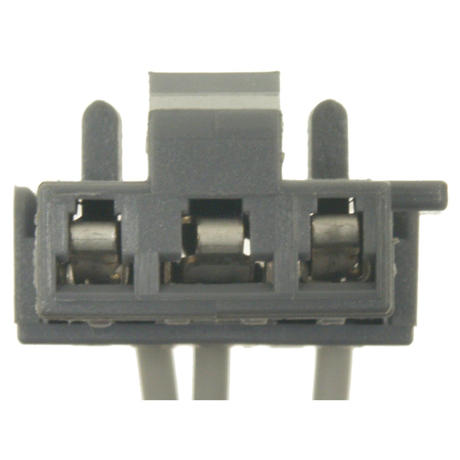 BWD PT618 - Engine Cooling Fan Motor Relay Connector BWD PT618 Antenna Switch Connector product image 1 of 3