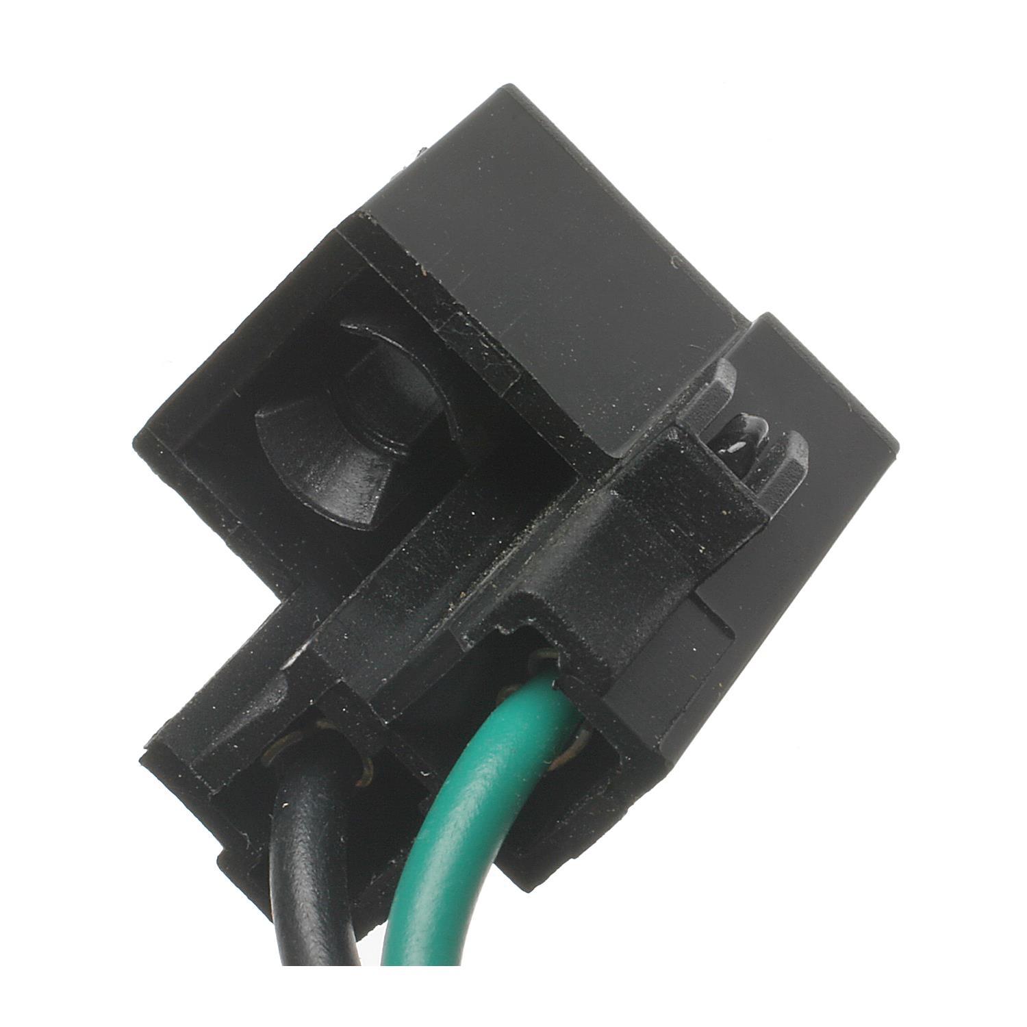 BWD PT775 - Headlight Connector BWD PT775 Headlight Connector product image 1 of 3