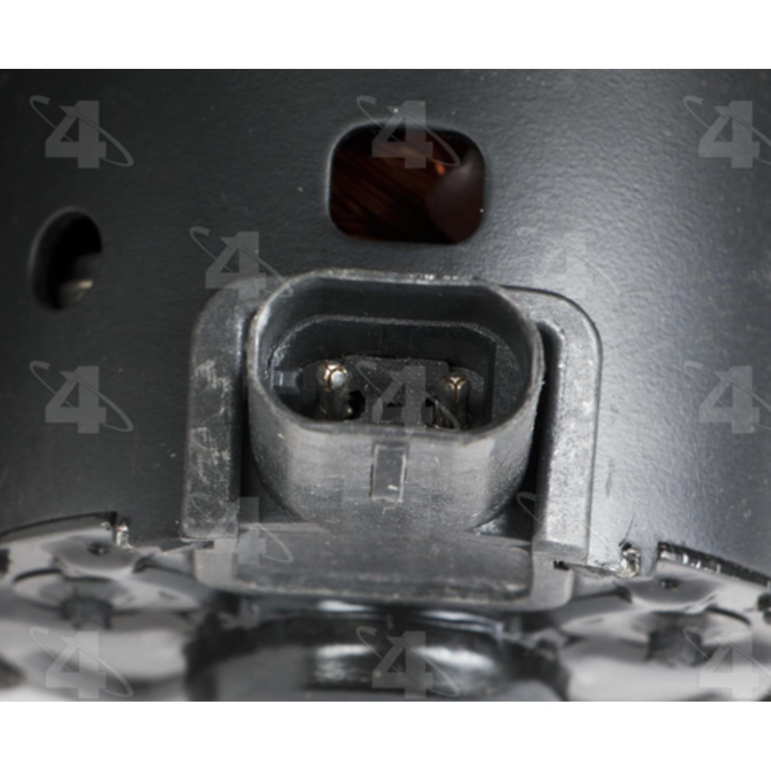 Four Seasons 75222 - Engine Cooling Fan Assembly Four Seasons 75222 Dual Radiator and Condenser Fan Assembly product image 2 of 3