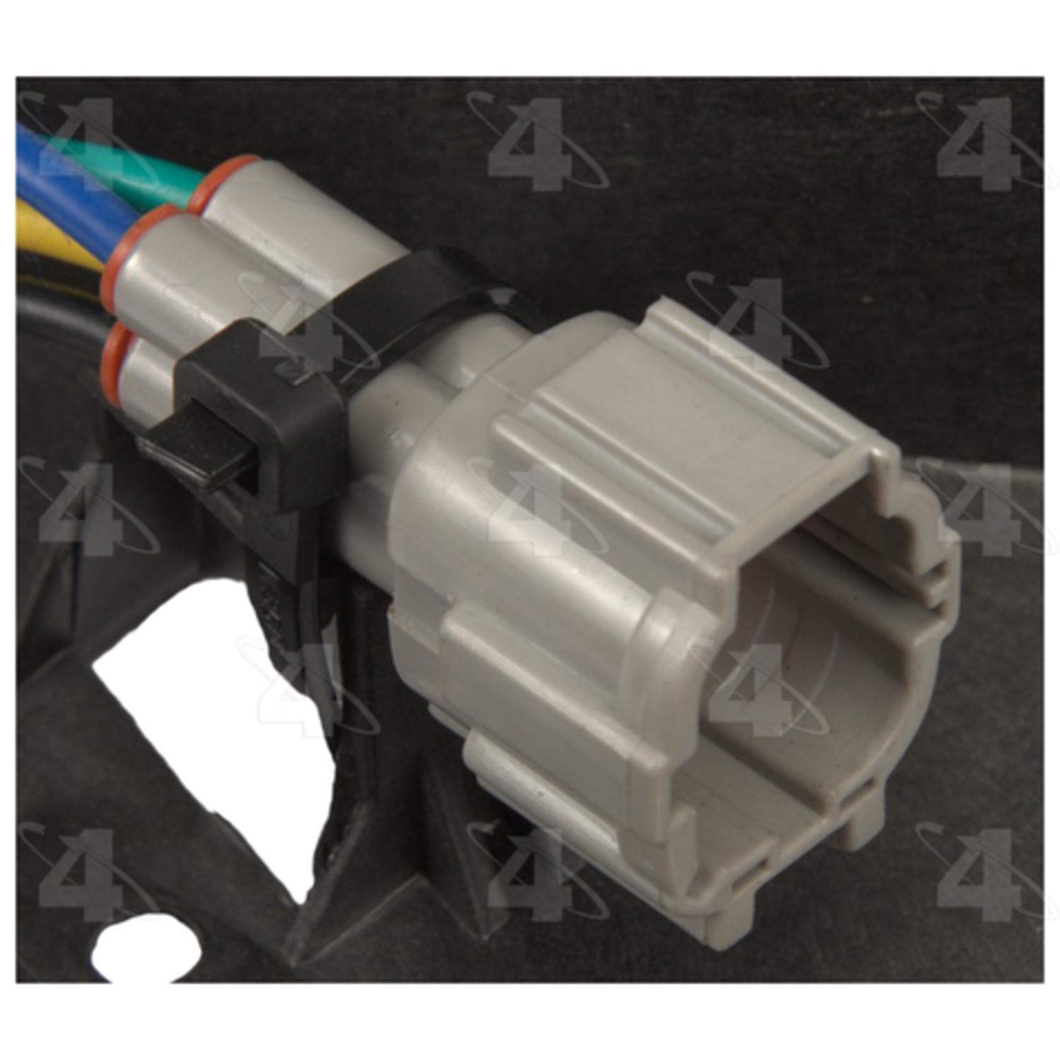 Four Seasons 75243 - Engine Cooling Fan Assembly Four Seasons 75243 Dual Radiator and Condenser Fan Assembly product image 3 of 4