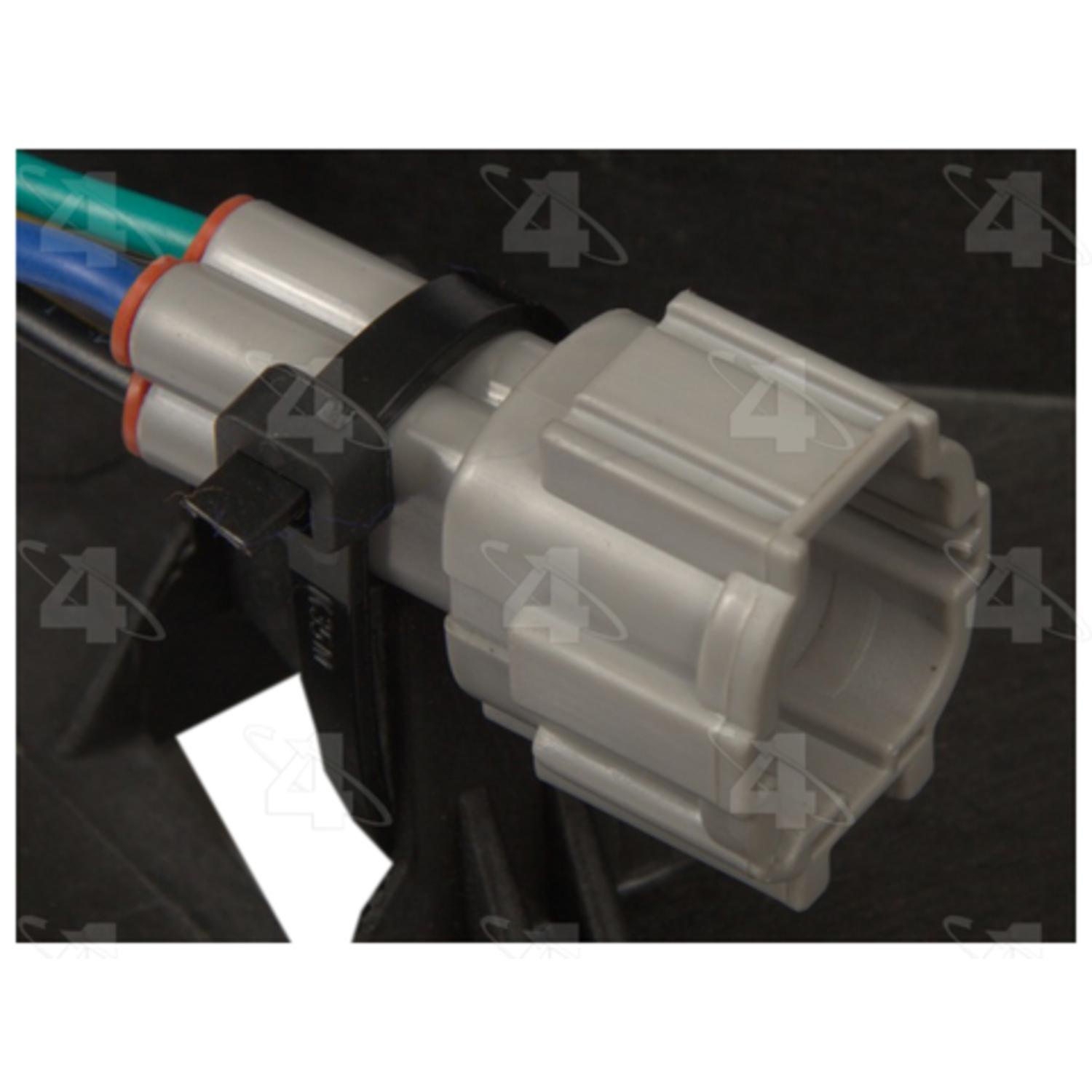 Four Seasons 75243 - Engine Cooling Fan Assembly Four Seasons 75243 Dual Radiator and Condenser Fan Assembly product image 4 of 4