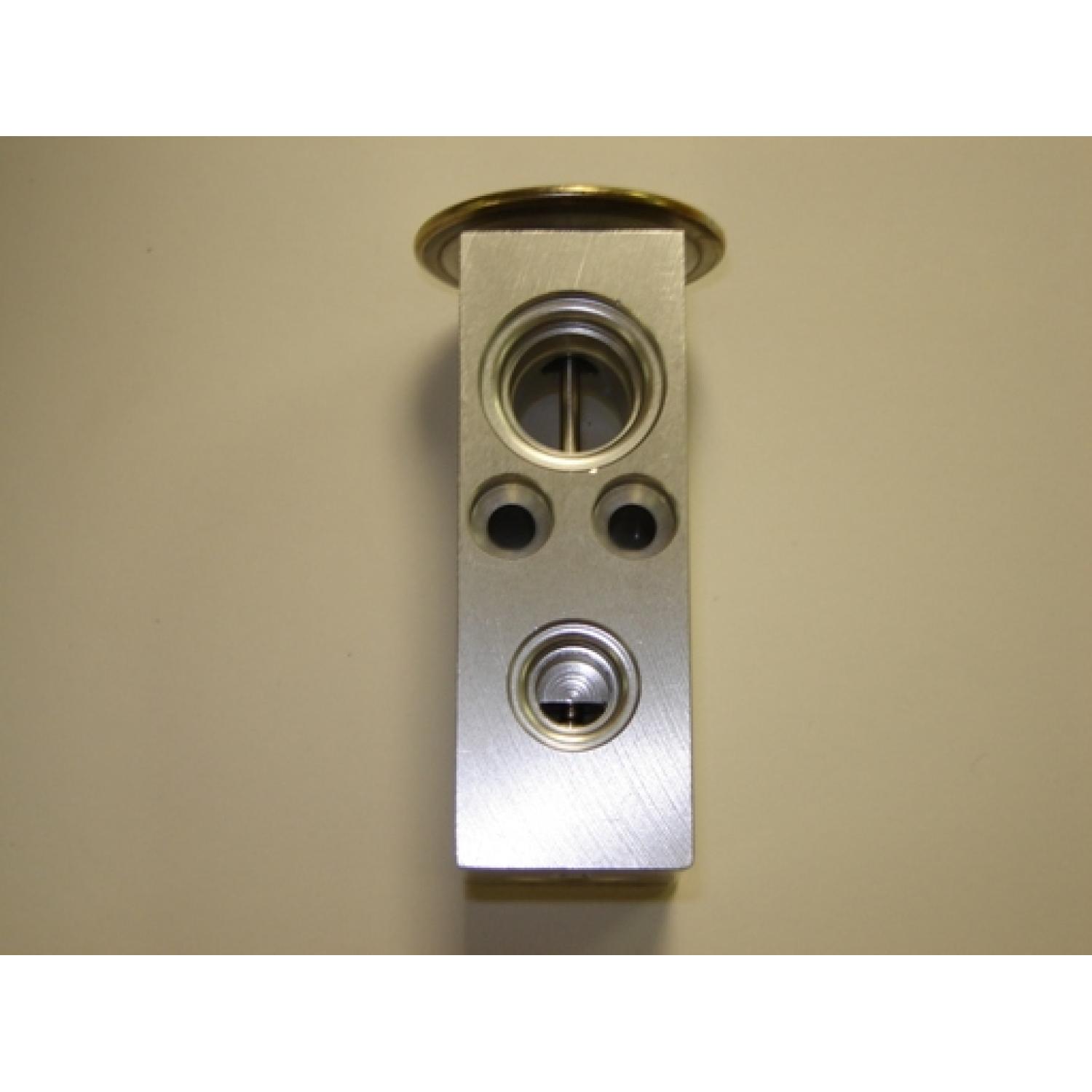 Global Parts Distributors 3411379 A/C Expansion Valve product image 1 of 1