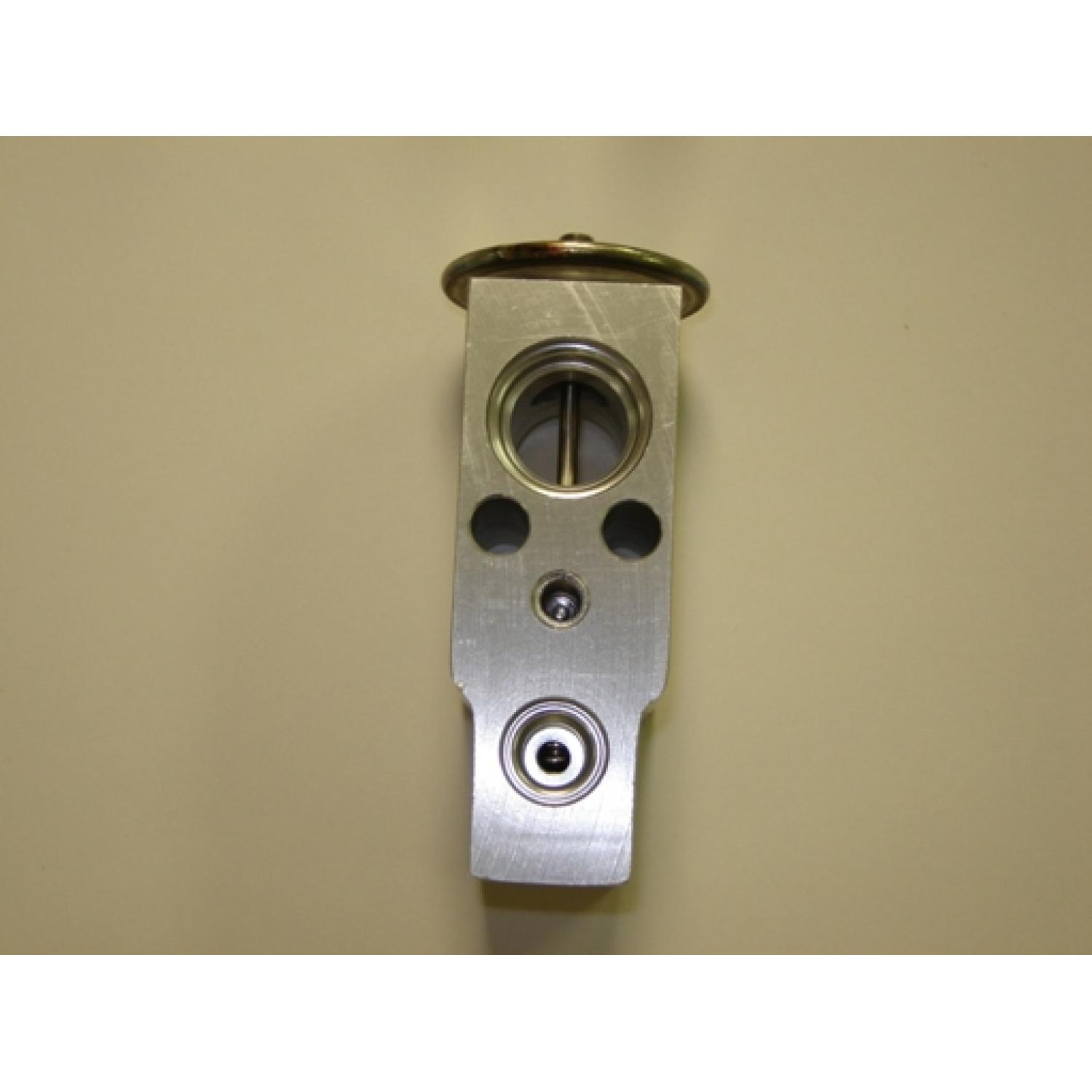 Global Parts Distributors 3411385 - A/C Expansion Valve Global Parts Distributors 3411385 A/C Expansion Valve product image 1 of 1