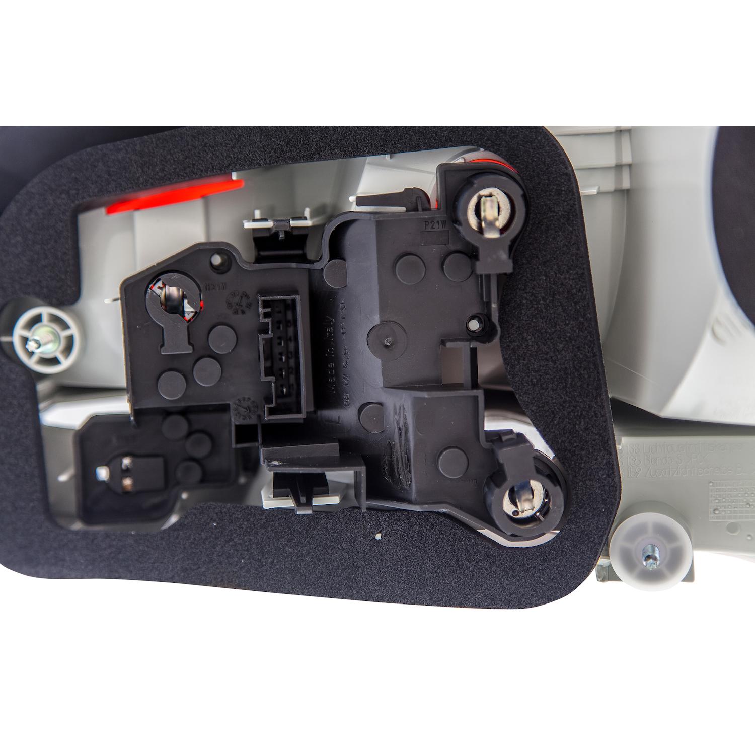HELLA 009615091 - Tail Light Assembly HELLA 009615091 Tail Light Assembly product image 6 of 9