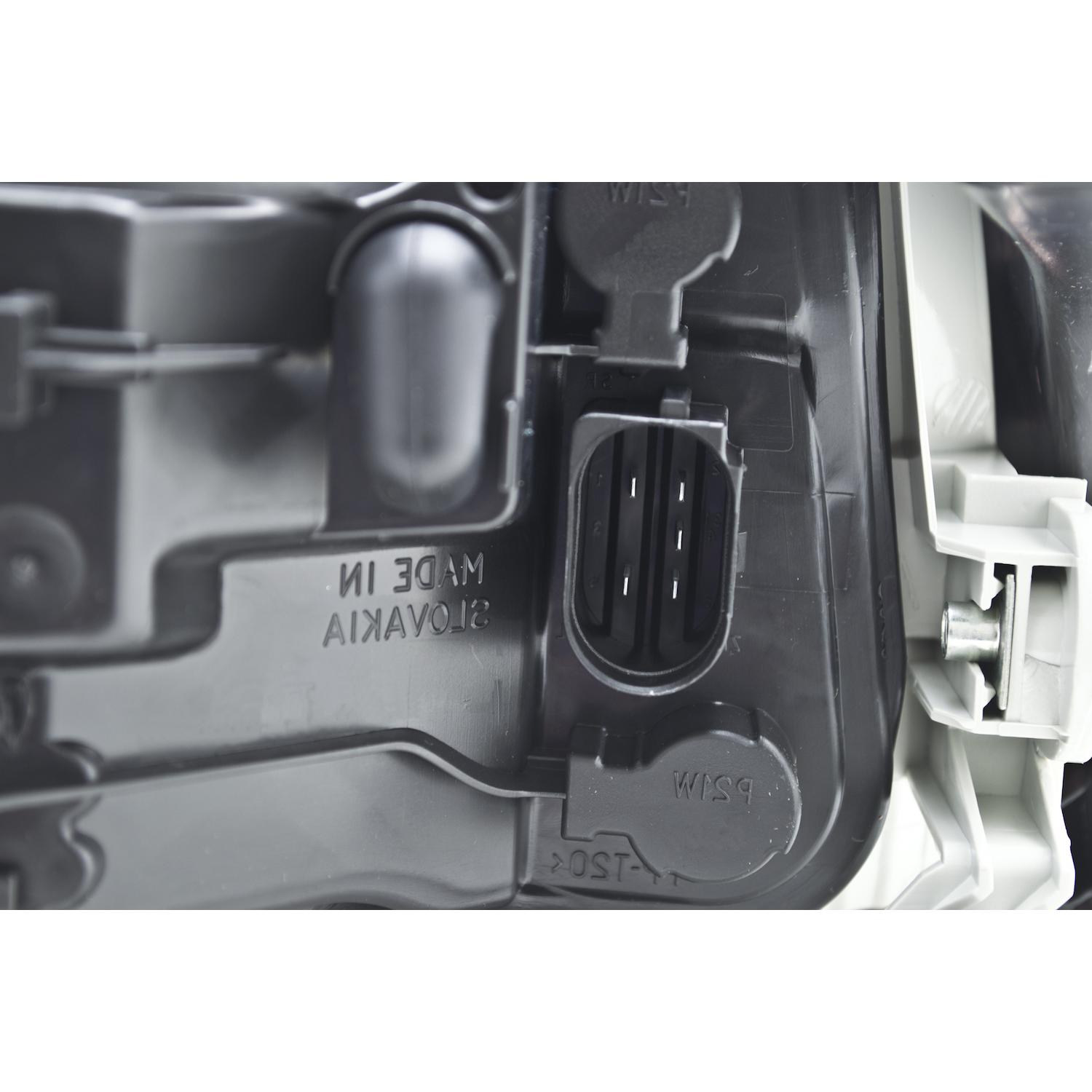 HELLA 965037081 - Tail Light Assembly HELLA 965037081 Tail Light Assembly product image 5 of 8