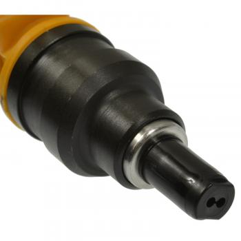 Standard Motor Products FJ121 - Fuel Injector Standard Motor Products FJ121 Fuel Injector product image 1 of 3