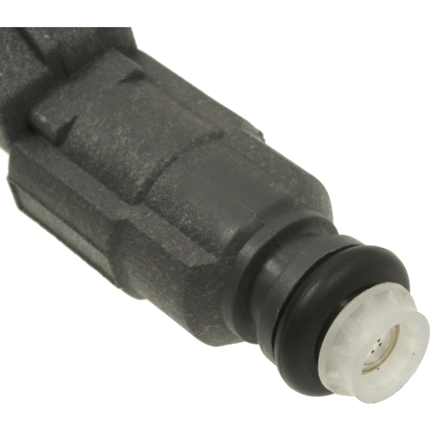 Standard Motor Products FJ303 - Fuel Injector Standard Motor Products FJ303 Fuel Injector product image 1 of 3