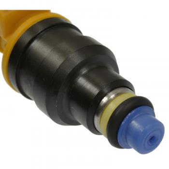 Standard Motor Products FJ381 - Fuel Injector Standard Motor Products FJ381 Fuel Injector product image 1 of 3