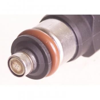 Standard Motor Products FJ670 Fuel Injector product image 1 of 3