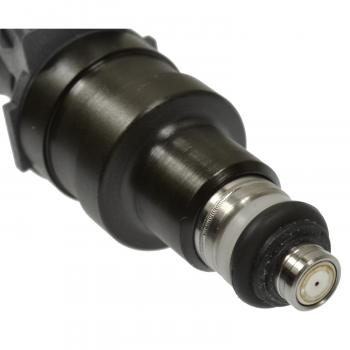 Standard Motor Products FJ682 Fuel Injector product image 1 of 3