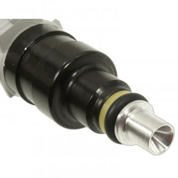 Standard Motor Products FJ685 - Fuel Injector Standard Motor Products FJ685 Fuel Injector product image 1 of 3