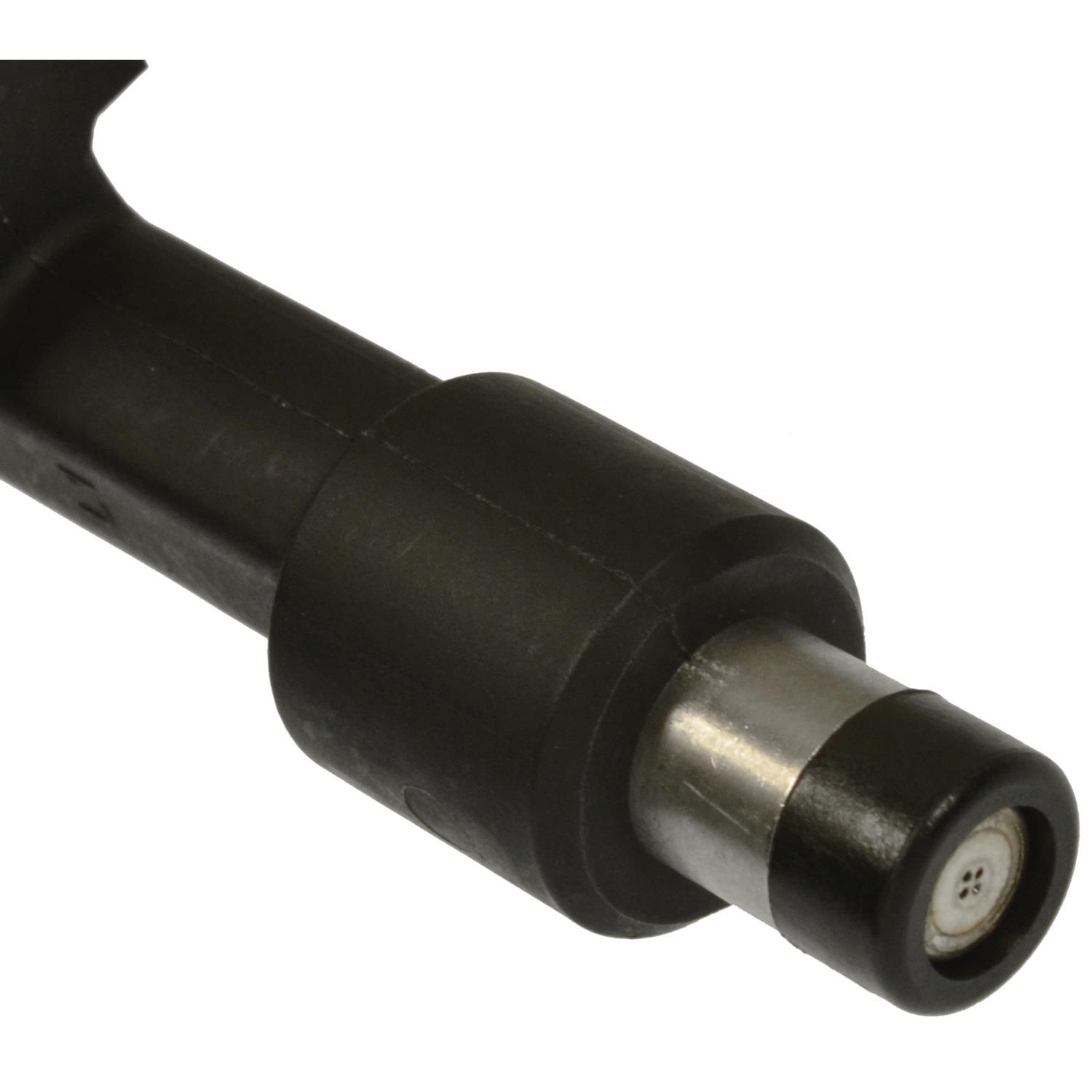Standard Motor Products FJ70 - Fuel Injector Standard Motor Products FJ70 Fuel Injector product image 1 of 3