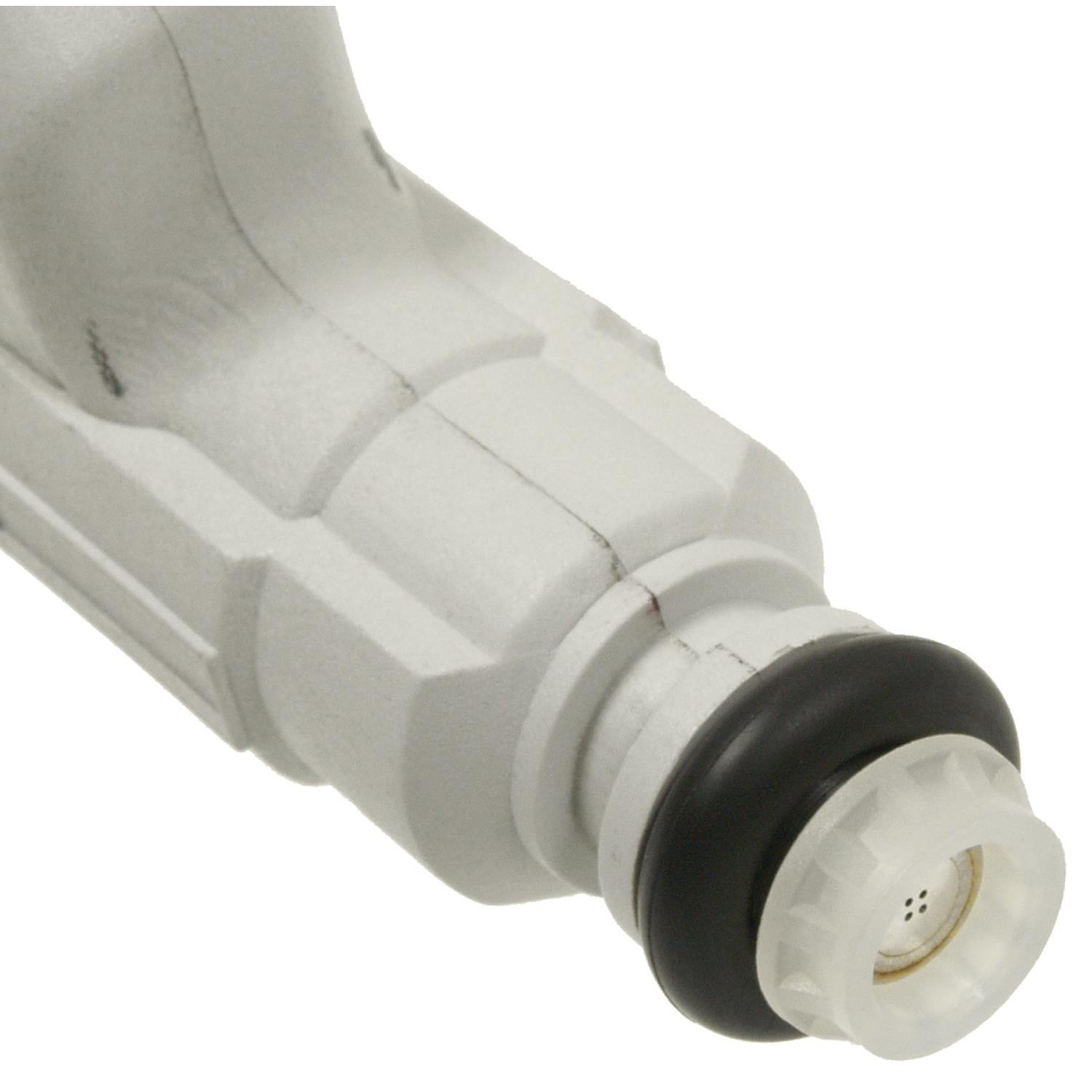 Standard Motor Products FJ770 Fuel Injector product image 1 of 3
