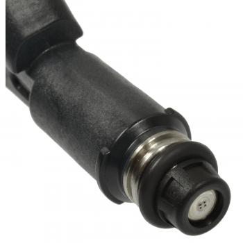 Standard Motor Products FJ826 - Fuel Injector Standard Motor Products FJ826 Fuel Injector product image 1 of 3
