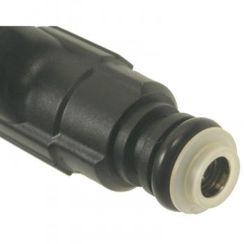 Standard Motor Products FJ967 - Fuel Injector Standard Motor Products FJ967 Fuel Injector product image 1 of 3