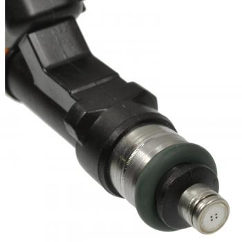 Standard Motor Products FJ993 - Fuel Injector Standard Motor Products FJ993 Fuel Injector product image 1 of 3