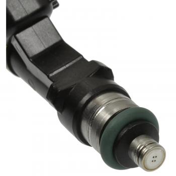 Standard Motor Products FJ996 - Fuel Injector Standard Motor Products FJ996 Fuel Injector product image 1 of 3