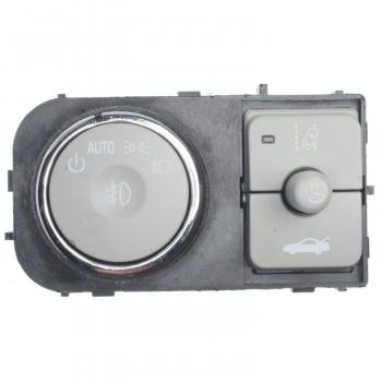 Standard Motor Products HLS1251 Headlight Switch product image 1 of 3