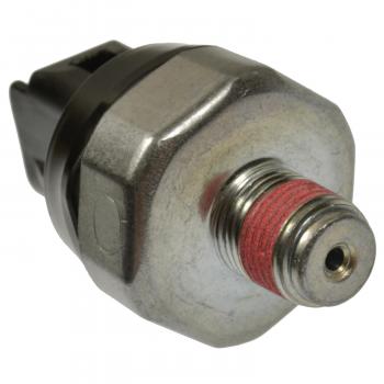 Standard Motor Products PS672 Engine Oil Pressure Switch product image 1 of 3
