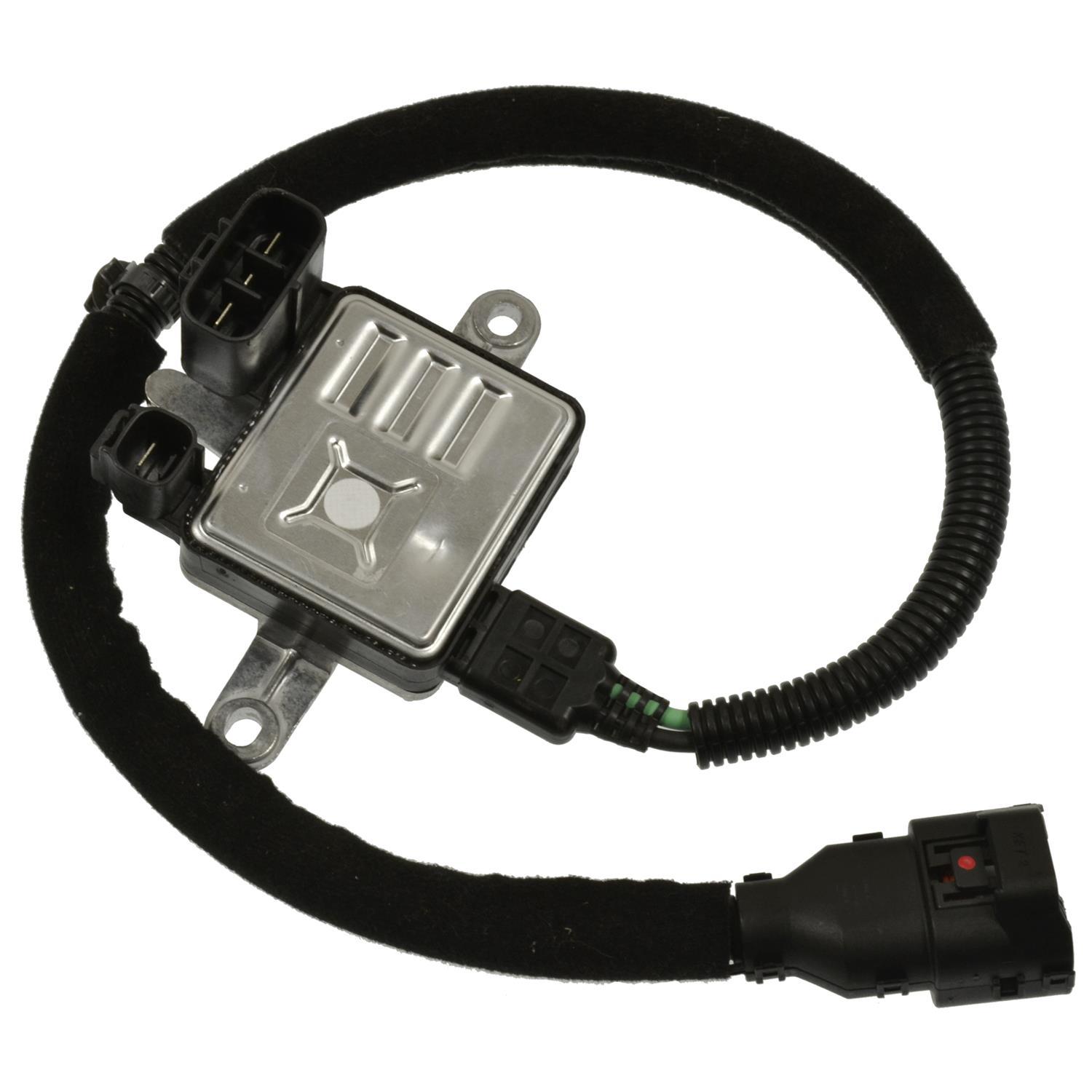 Standard Motor Products RY1798 - Engine Cooling Fan Module Standard Motor Products RY1798 Engine Cooling Fan Module product image 2 of 3