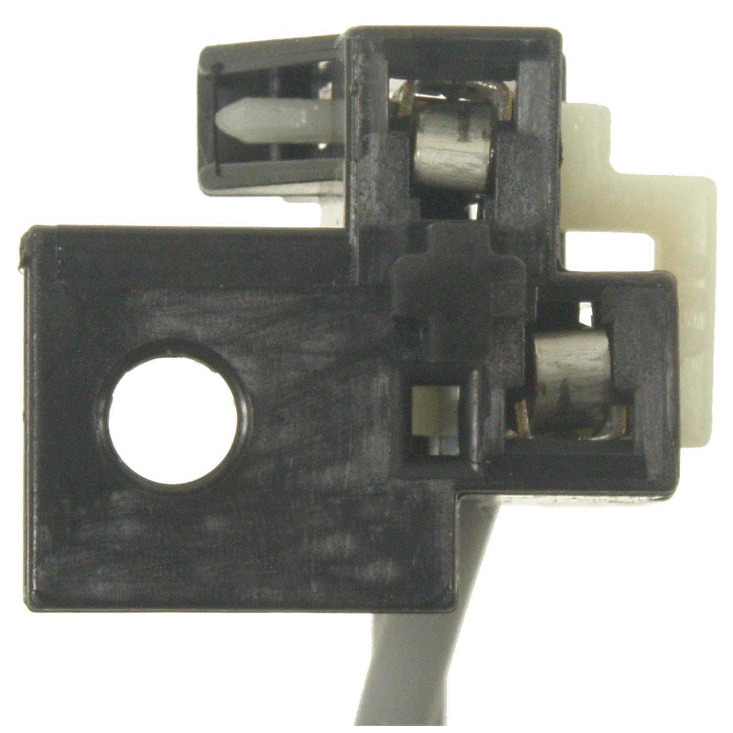 Standard Motor Products S1482 - Headlight Connector Standard Motor Products S1482 Headlight Connector product image 1 of 3