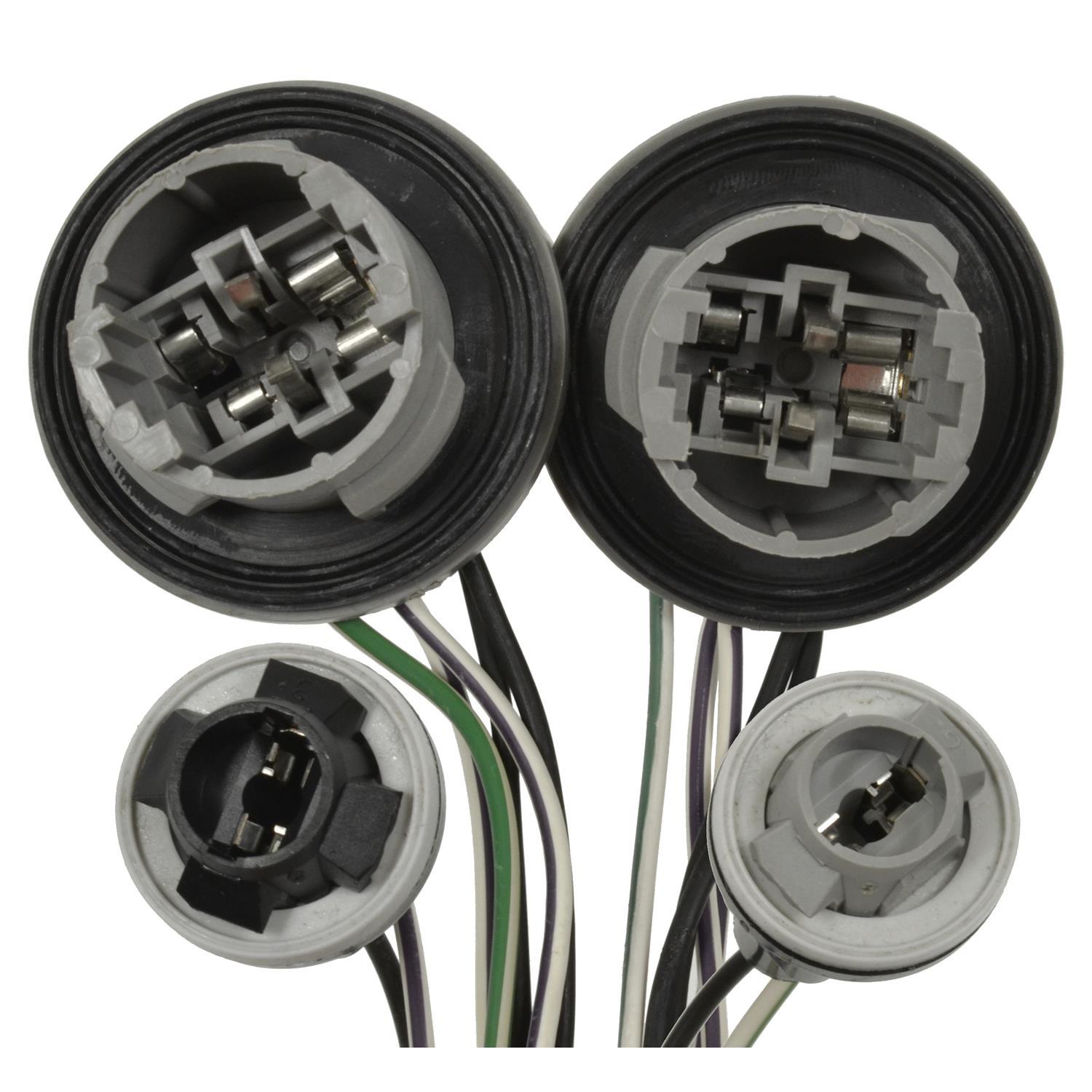 Standard Motor Products S2135 Brake / Tail / Turn Signal Light Connector product image 1 of 3
