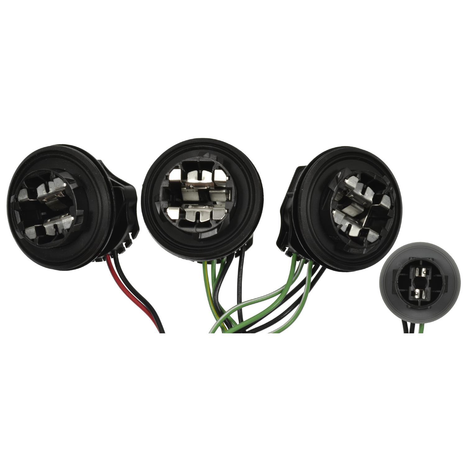 Standard Motor Products S2136 Tail Lamp Socket product image 1 of 3