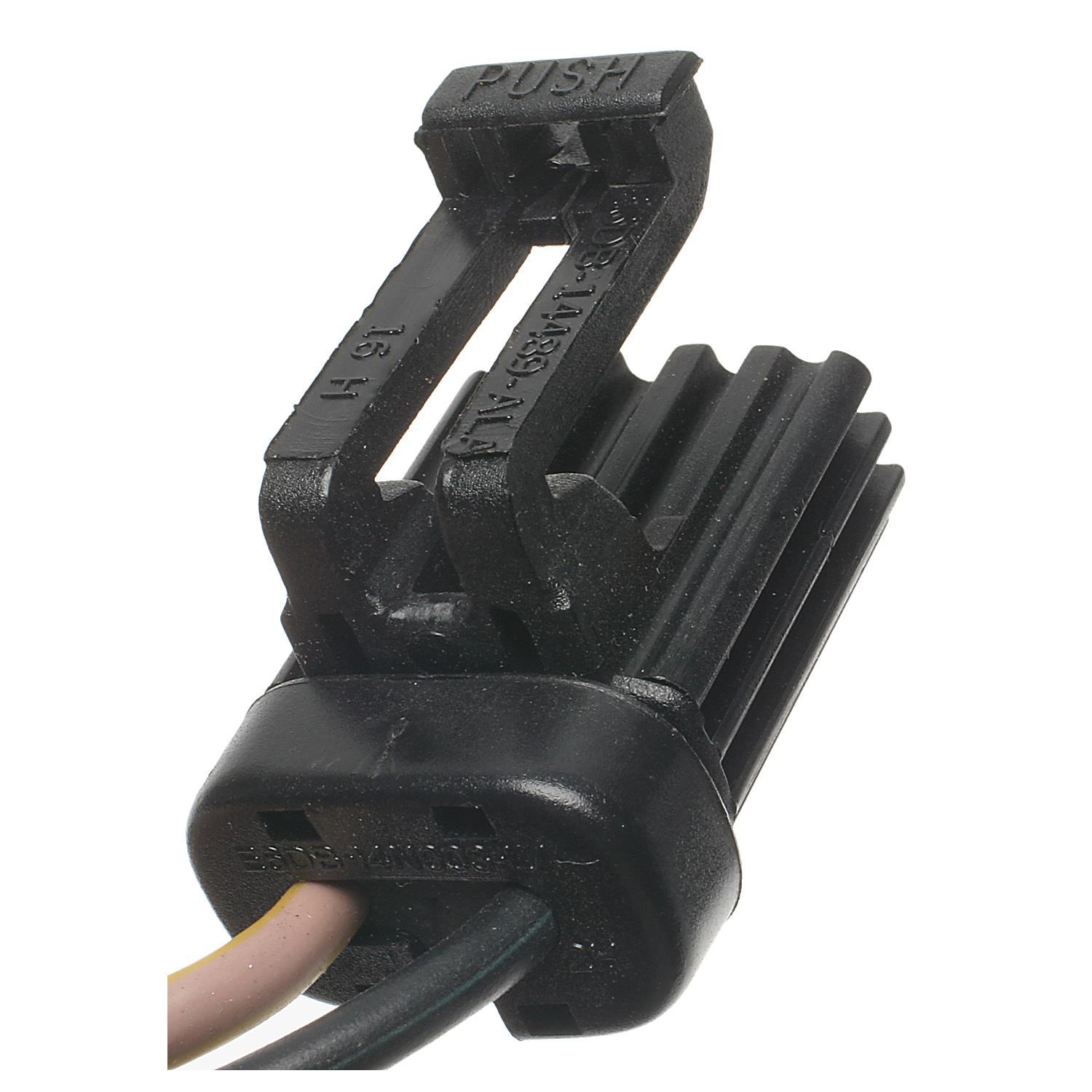 Standard Motor Products S581 - Engine Cooling Fan Motor Connector Standard Motor Products S581 Engine Cooling Fan Motor Connector product image 1 of 3